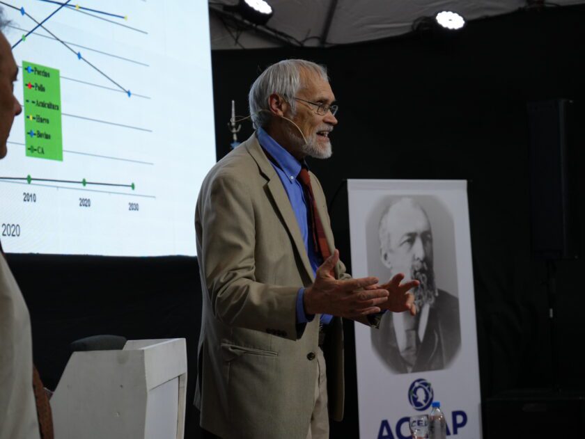 Dr. Paul Aho en la Bienal de la ProducciÃ³n